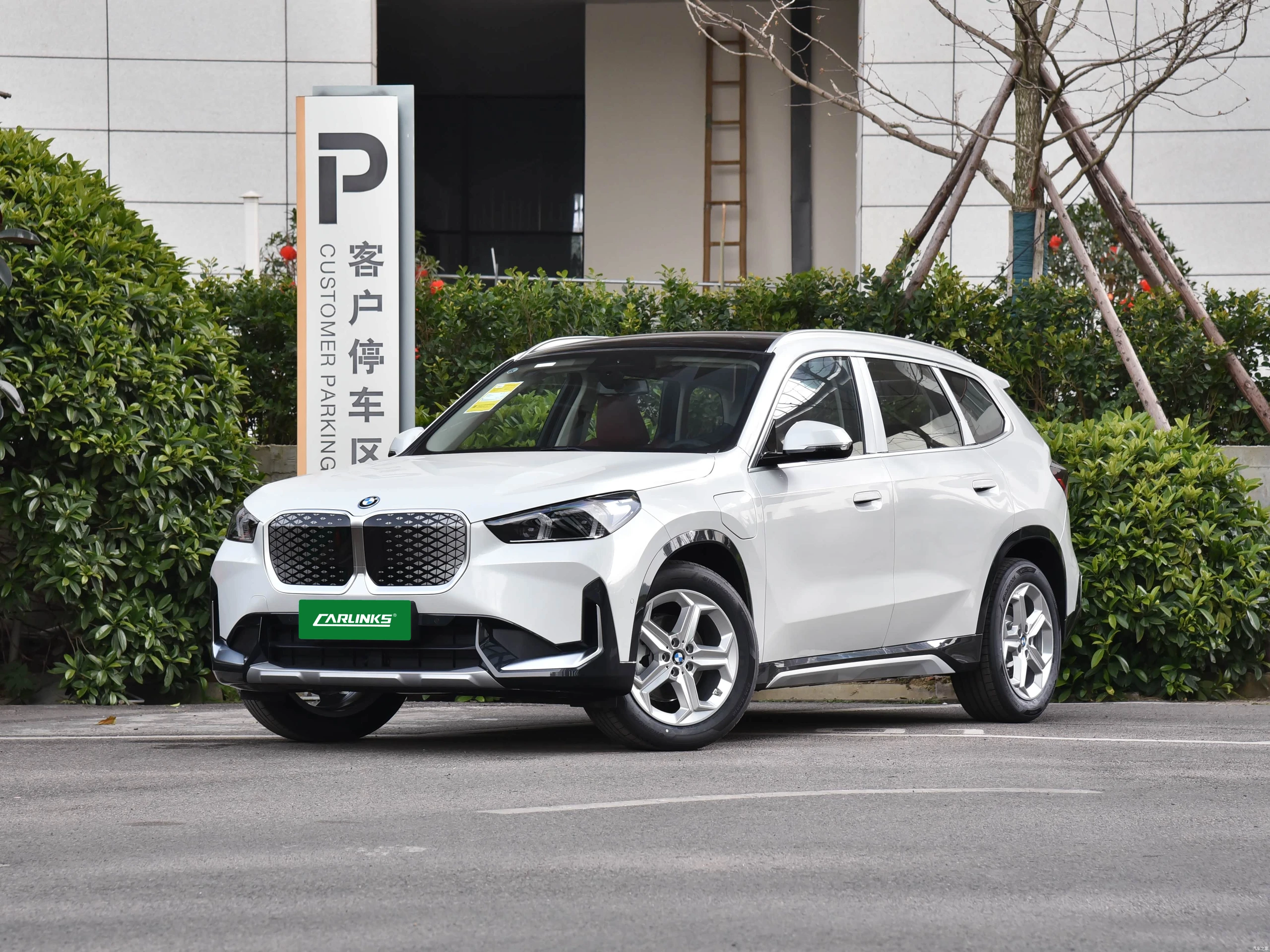 BMW iX1
